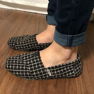 Black tweed TOMS